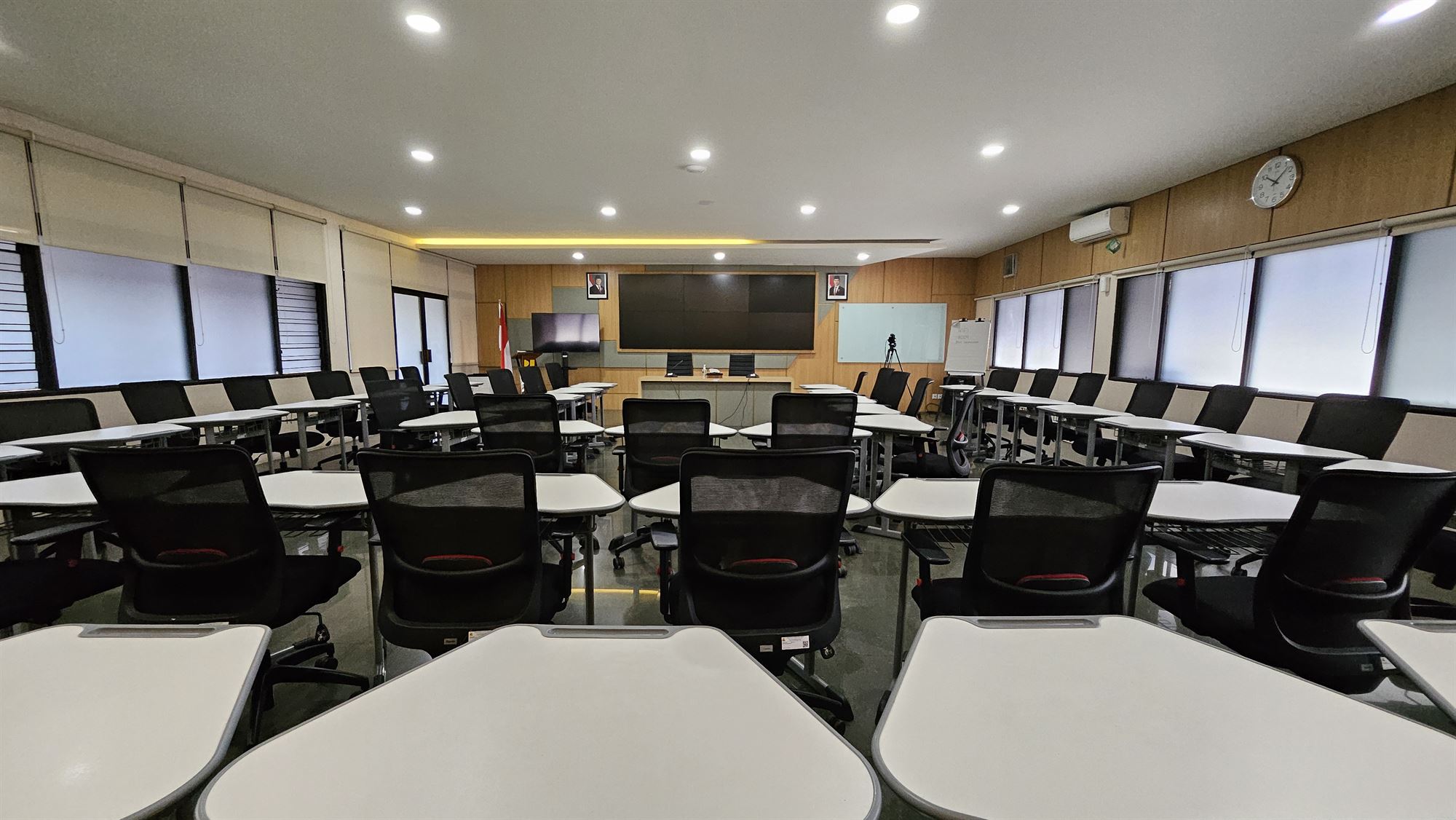 Azalea Smart Meeting Room [Internal PU]
